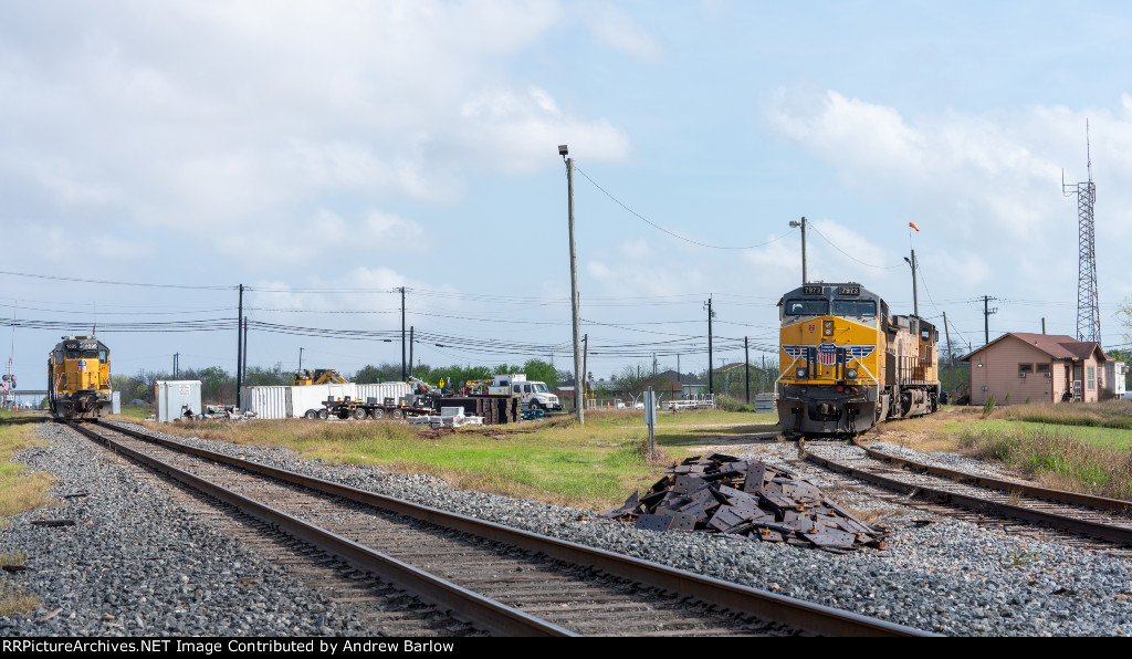 Mixed GE and UP Power at Gregory